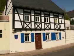 Schulhaus Gondorf Mosel