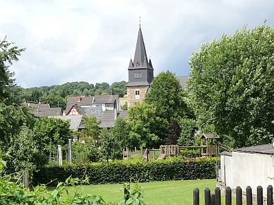 Im Umfeld der ehrwürdigen Pfarrkirche St. Remaklus ist die Wohnqualität ausgezeichnet