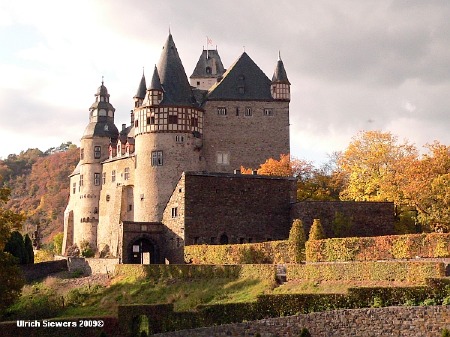 Schloss Buerresheim im Herbst